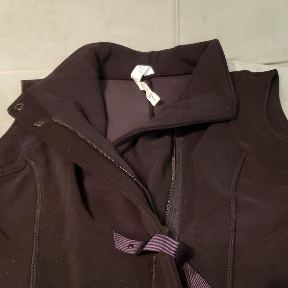 lululemon vest  size 6 pre-owned - Picture 5 of 7
